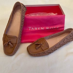 NWT Taryn Rose leather flats.